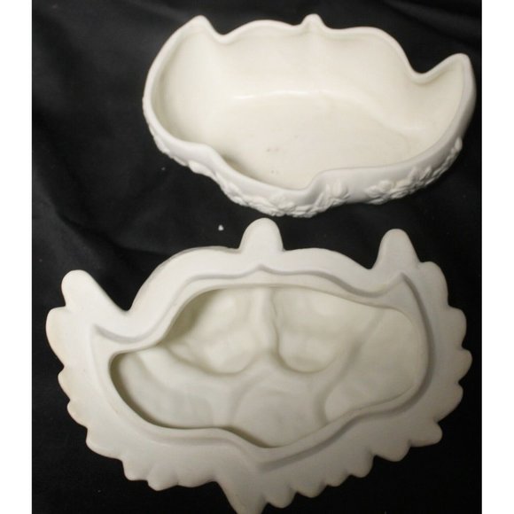 White Porcelain Cherub Angel Trinket Box Jewelry Baby Face Rose Gothic Victorian - Picture 7 of 9